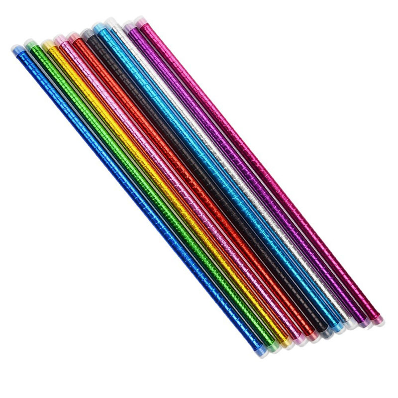 นักเต้นเวที Sticks ใช้อุปกรณ์ประกอบฉาก